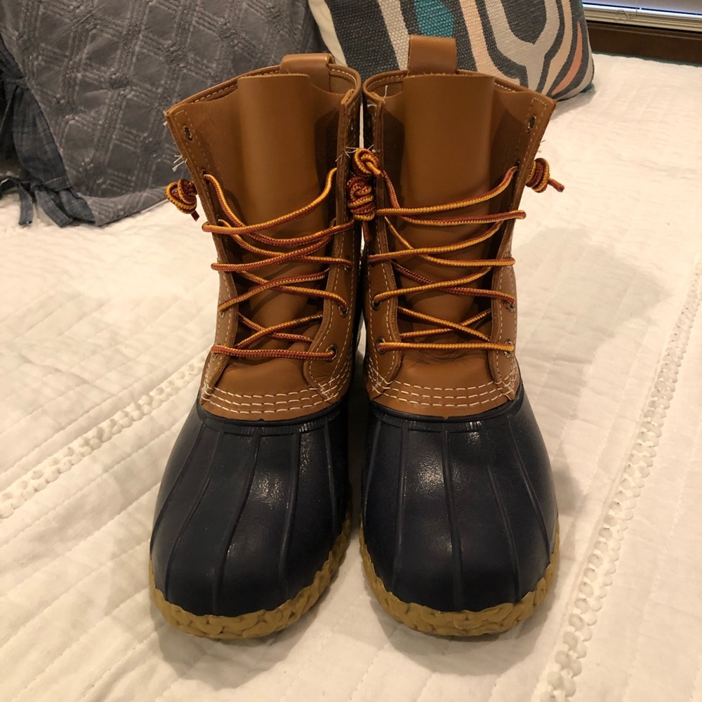 WORN TWICE Women’s Bean Boots size 9